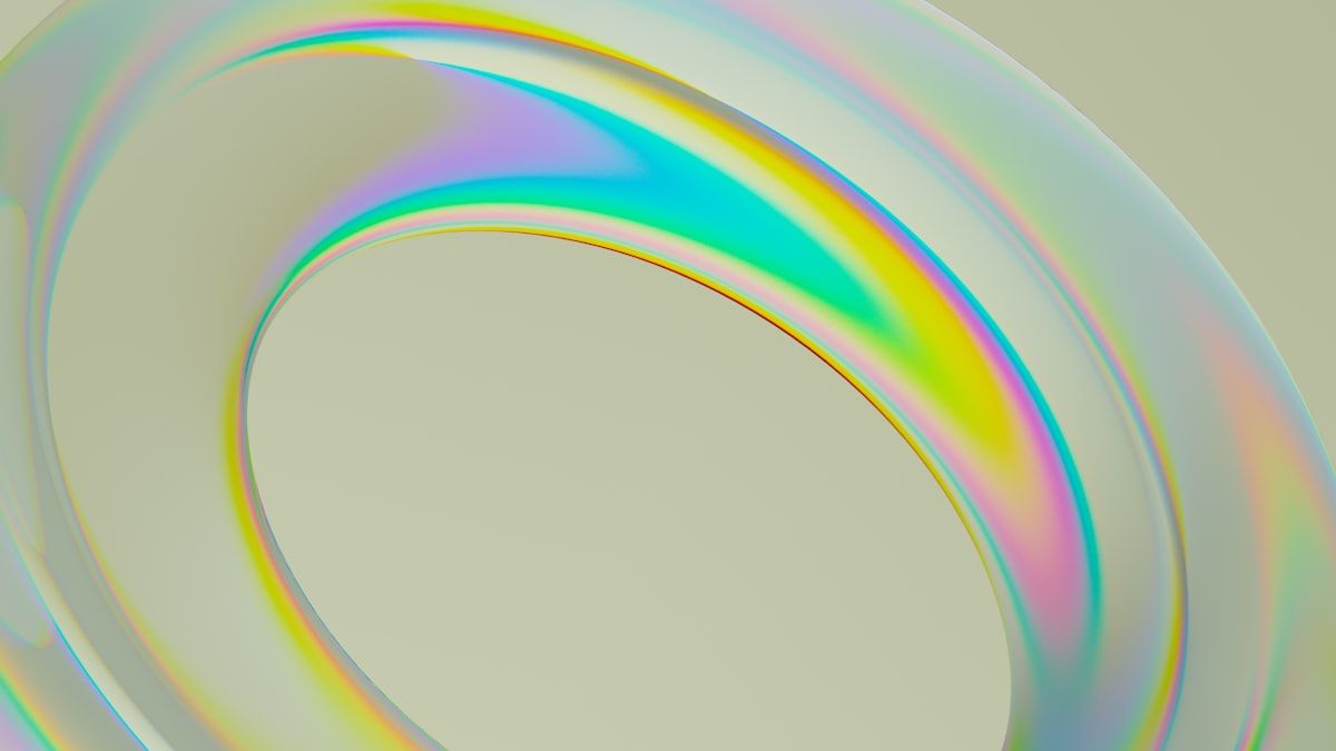開設3方式の選び方を表す、クリーム色の背景に虹色の輪が重なる抽象的な3D