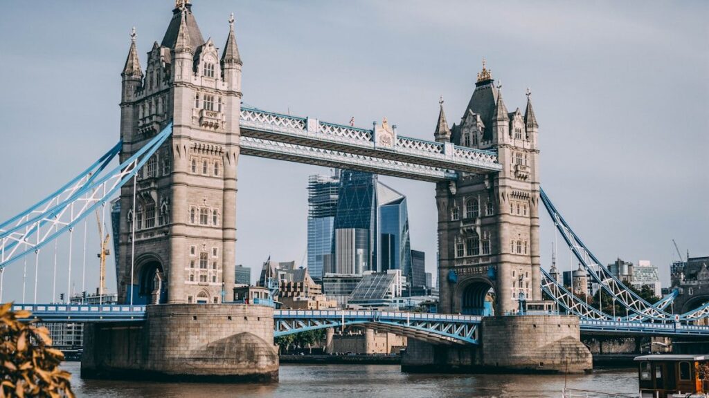 英語圏への発信を象徴するロンドンの街並み