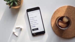 スマートフォンで表示したホームページ