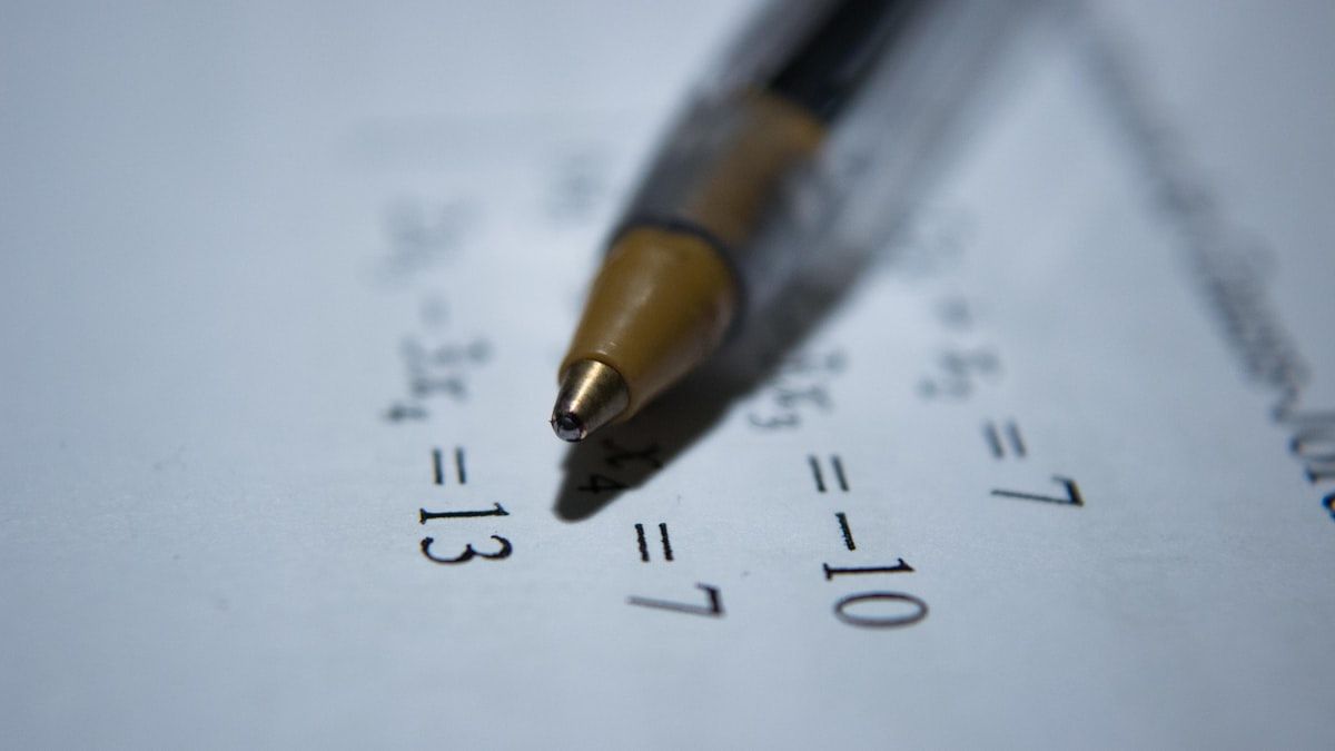 優先順位マトリクスでキーワードを判断する分析作業
