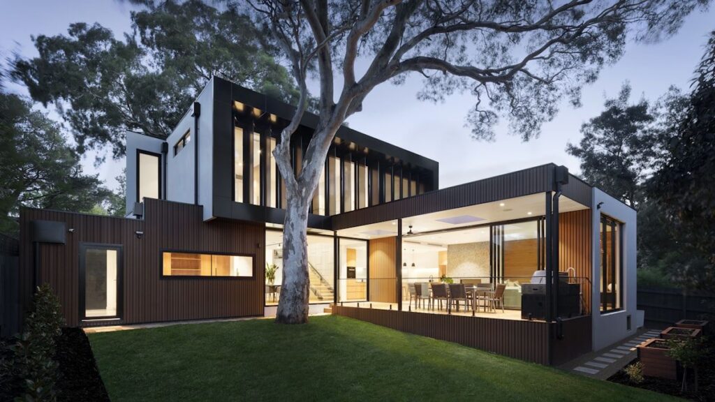 リフォームで生まれ変わったモダンな住宅の外観